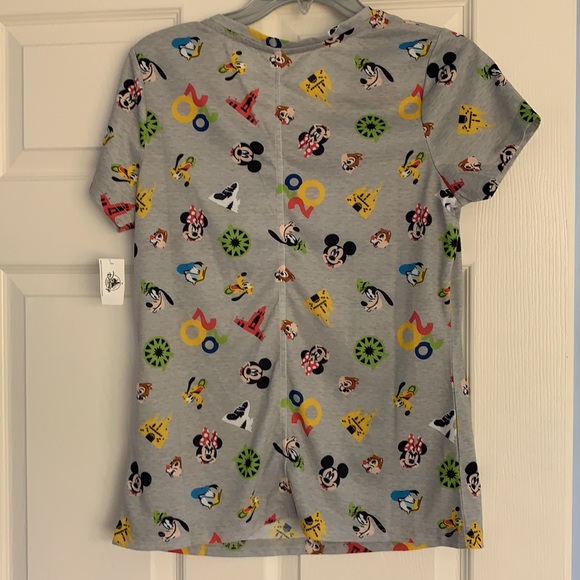 Disneyland 2020 T’Shirt - Picture 2 of 5